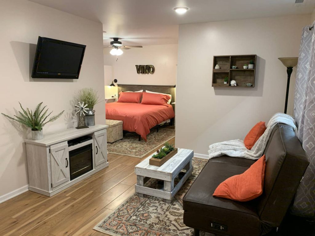 FEATHER HILLS VINEYARD